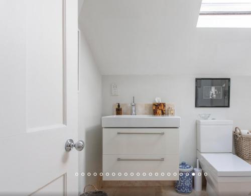 Magenta – 3 Bedroom Home by Battersea Park - image 10