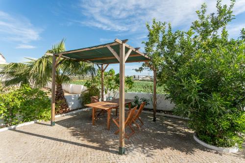 BLife Salinya private rooms at N125 in Mandil