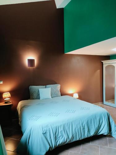 La magnanerie colorée. (5 personnes, 3 chambres) (La magnanerie coloree. (5 personnes, 3 chambres)) in Ancone (Rhone-Alpes)