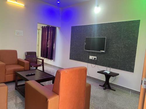 Rt Service Apartments Hotel in Vailankanni