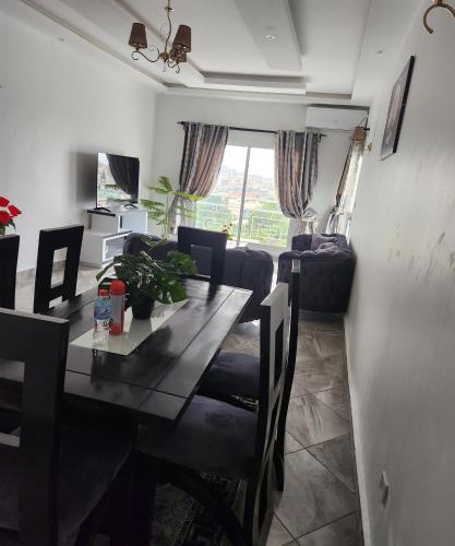 Magnifique appartement haut standing a Kotto, calme, propre, securise avec groupe electrogene et wif in 路波姆