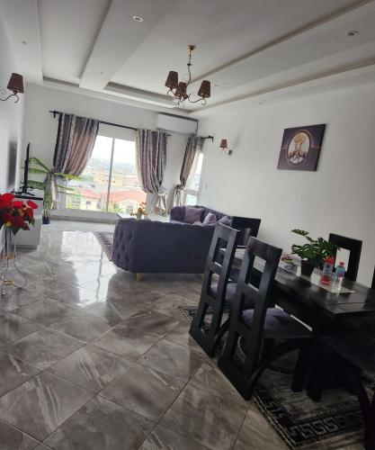 Magnifique appartement haut standing a Kotto, calme, propre, securise avec groupe electrogene et wif in 路波姆