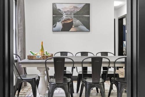 Roomy Retreat-Family & Friends 2 King Bed Game Room in เชสเตอร์ตัน (IN)