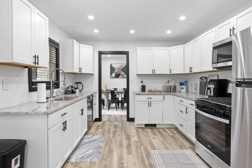 Roomy Retreat-Family & Friends 2 King Bed Game Room in เชสเตอร์ตัน (IN)