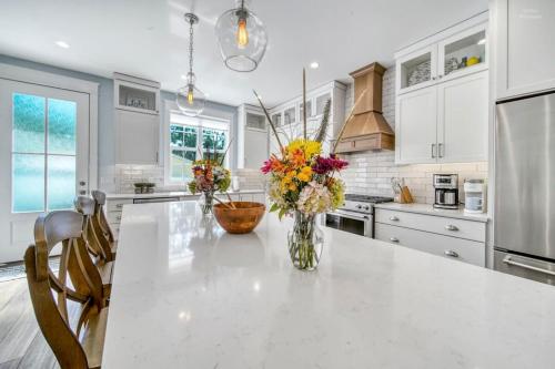 Lux Beach Home Lake Views Firepit