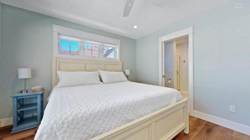 Lux Beach Home Lake Views Firepit