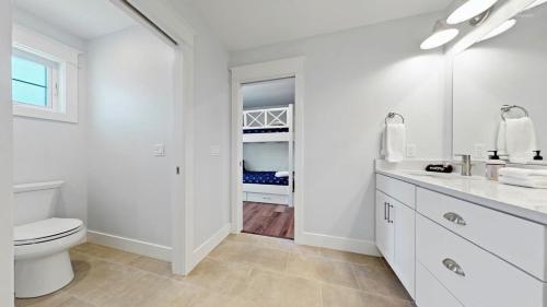 Lux Beach Home Lake Views Firepit