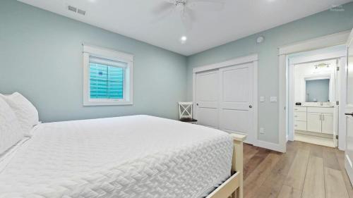 Lux Beach Home Lake Views Firepit