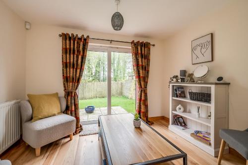 Stylish & spacious 3 bedroom entire house in Lisburn with parking gîte à louer Magheragall