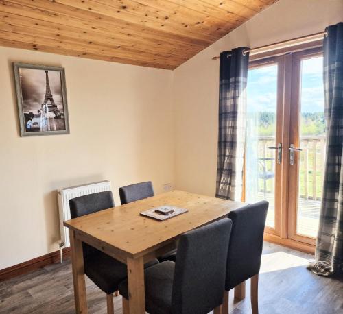 Cleish 7 With Private Hot Tub - Fife - Loch Leven - Lomond Hills - Pet Friendly in Bowershall