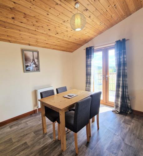 Cleish 7 With Private Hot Tub - Fife - Loch Leven - Lomond Hills - Pet Friendly in Bowershall