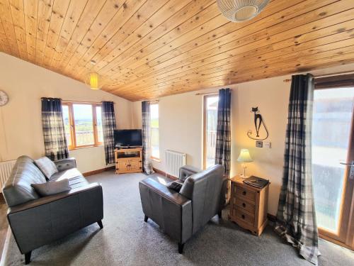 Cleish 7 With Private Hot Tub - Fife - Loch Leven - Lomond Hills - Pet Friendly in Bowershall