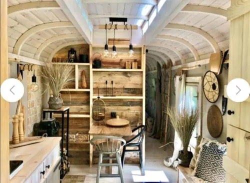 Entspannung im Zirkuswagen: außergewöhnliche und liebevoll eingerichtete Glamping-Unterkunft im Grünen in Geigant, Deutschland