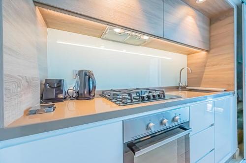 Cozy Marina Studio-Walk to Beach, Shops & Dining, Dubai (foto 10)