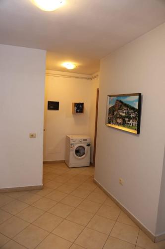 Ergi’s Host Apartment, Tirana (photo 5)