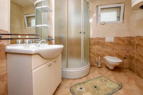 حمام, Apartments Ema in روجوزنيكا