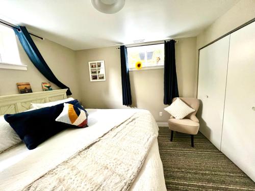 Yellow Door Suite in Campbell River, Canada