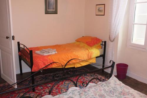 1 king bed, 1 twin bed