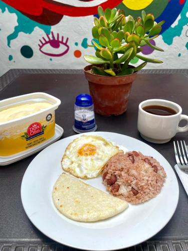 Rock Hostel Medellin, Медельин (фото 5)