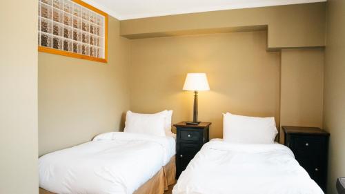 2 king beds, 1 sofa bed