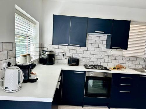 Kitchen, Fabulous and Relaxing Holiday Sand Beach and Sun in Bournemouth Suburbs