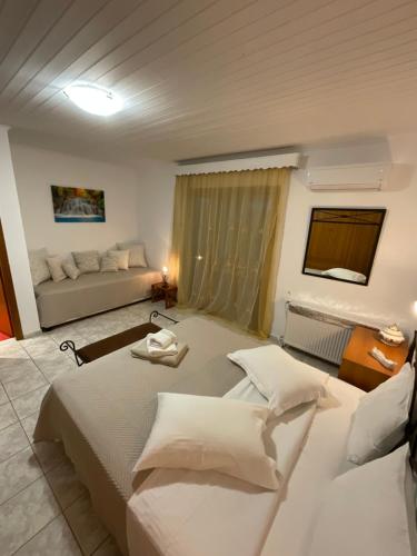 Skiathos Island Villas - image 4