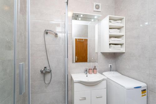 Apartment Srecko - image 10