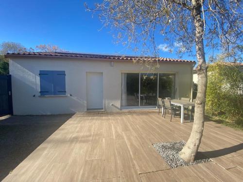 Maison moderne plain pied gîte à louer Saussan