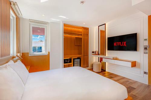 Dulcet Hotel 4