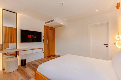 Dulcet Hotel 5
