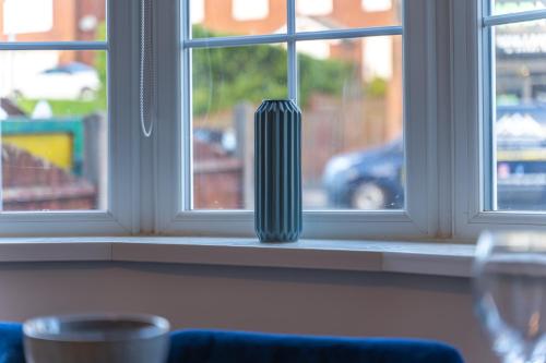 New 4BR family home sleeps 8 -10 people with free parking and contractors welcome New 4BR family home sleeps 8 -10 people with free parking and contractors welcome