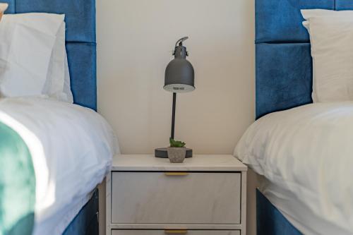Luxury 4 Bed House Near Birmingham Sleeps 10 Free Parking Fast WiFi, Birmingham (photo 10)