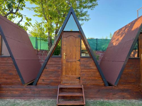 The Hood - Shkodra Backpackers Hostel & Day Tours