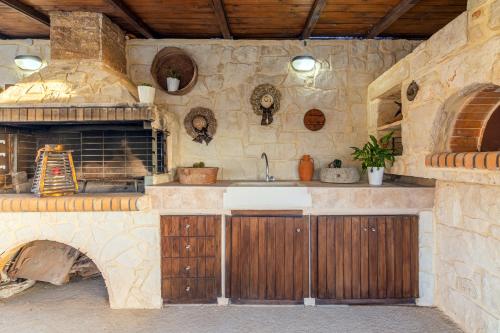 Iliovasilema Luxury Apartment - Tap to explore photos