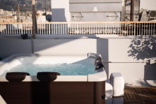 Private Rooftop - Acropolis view - Jacuzzi - Metro, Ateny (zdjęcie 2)