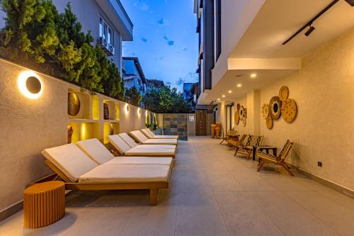 Dulcet Hotel 3
