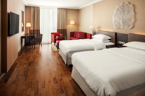 2 queen beds