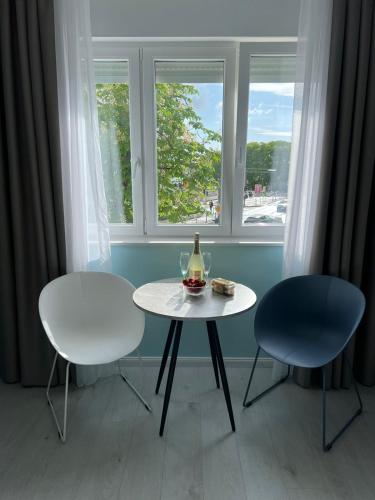 A-more accommodation, Split