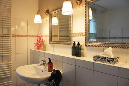 R B Apartment Hamburg Family - 108 qm mit Dachterrasse - Badewanne & Dusche - kostenloses Parken - 2 Schlafzimmer, Hamburgo (foto 11)