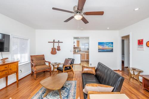 Vintage Beach Bungalow in Oceanside CA in Oceanside, USA