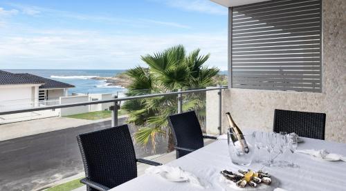 White Sails 1 - Overlooking Convent Beach - Holiday Yamba, Yamba