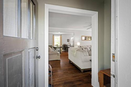 Private House + Yard Central Location to all RVA Private House + Yard Central Location to all RVA