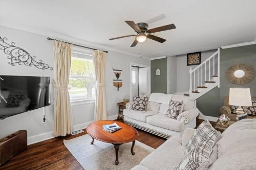 Private House + Yard Central Location to all RVA Private House + Yard Central Location to all RVA