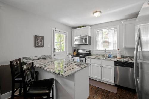 Private House + Yard Central Location to all RVA Private House + Yard Central Location to all RVA