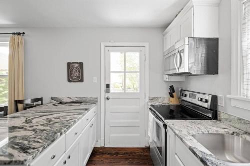 Private House + Yard Central Location to all RVA Private House + Yard Central Location to all RVA