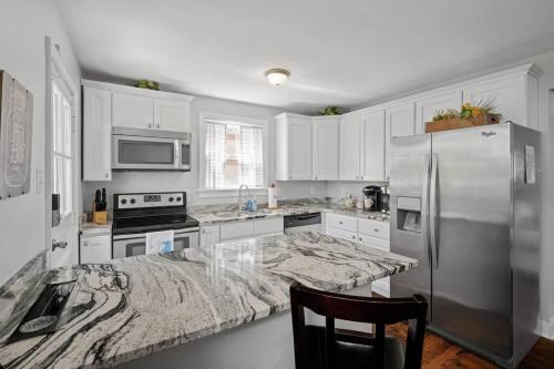 Private House + Yard Central Location to all RVA Private House + Yard Central Location to all RVA