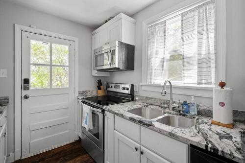 Private House + Yard Central Location to all RVA Private House + Yard Central Location to all RVA