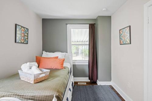 Private House + Yard Central Location to all RVA Private House + Yard Central Location to all RVA