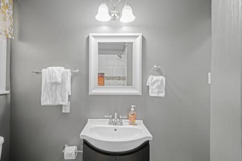 Private House + Yard Central Location to all RVA Private House + Yard Central Location to all RVA