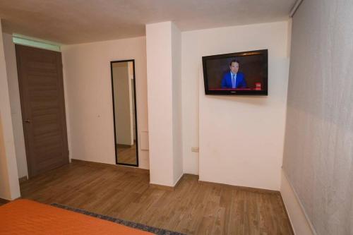 Departamento de 2 recamaras con 2 aires acondiconados, parking, wifi 70mb, refrigerador, micro,frega in Francisco I. Madero